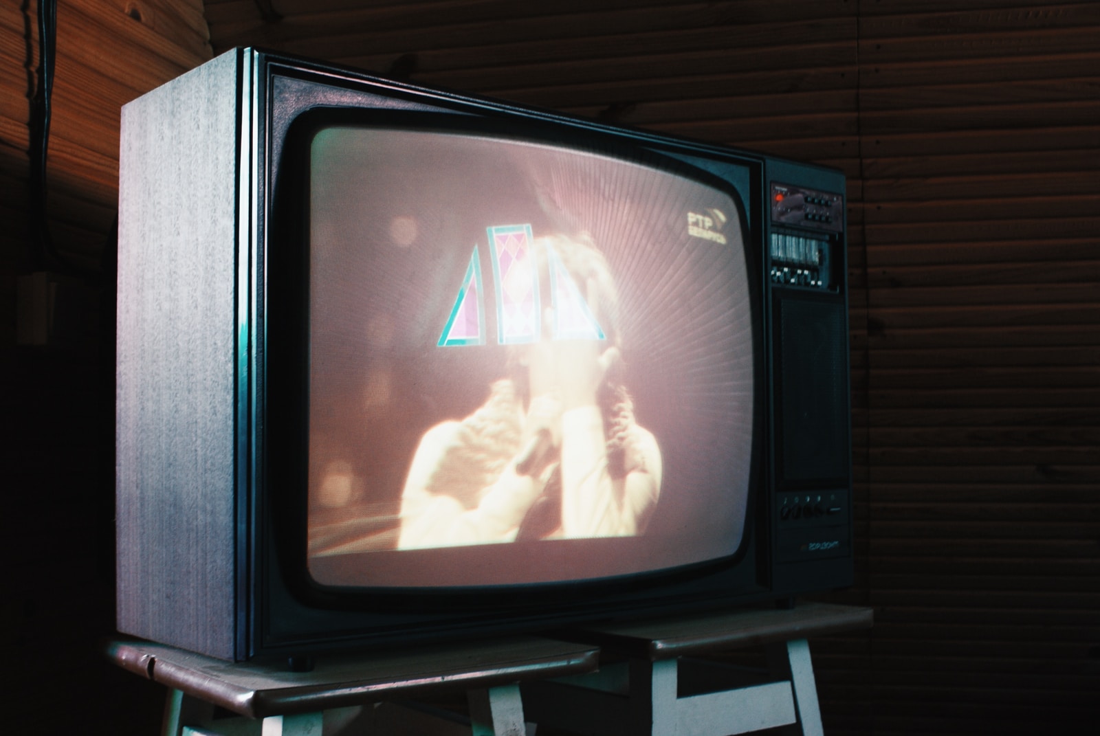 Ver televisão em família